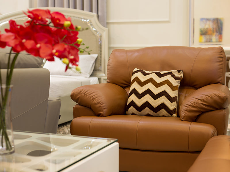 Ghế sofa đơn phòng ngủ - nhiều công dụng hơn bạn nghĩ