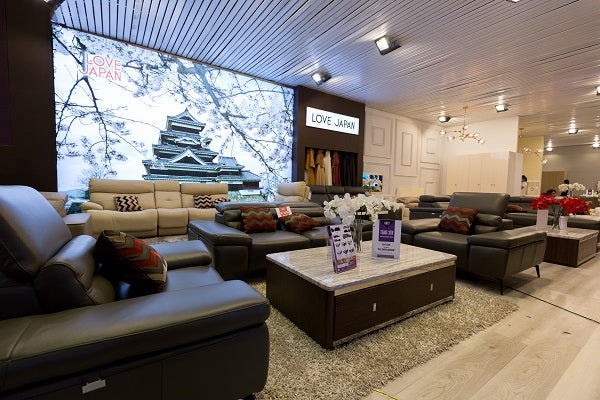Làm đẹp không gian phòng khách bằng bàn cafe kết hợp sofa